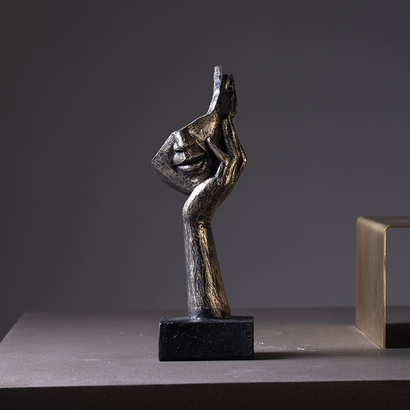 Orélia Maison™ — Nordelle Sculpted Figure